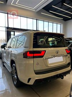 تۆیۆتا لاند کروزەر